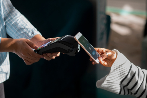 Customer making a contactless quick-service payment