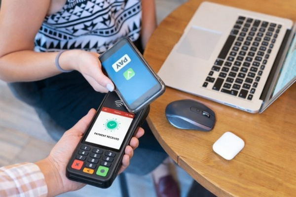 Quick-service restaurant payment terminal for fast checkout